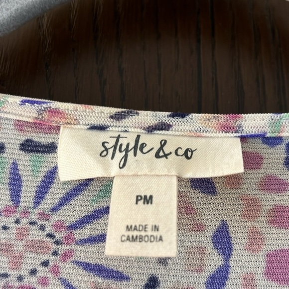 Style & Co. long sleeved, lightweight top. White multi-colored. Size PMedium - Picture 2 of 8
